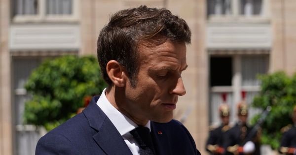 Macron fait un double geste envers les Algériens et les pieds-noirs
