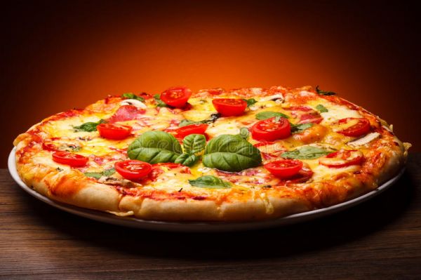 L'entreprise américaine Domino’s va quitter l’#Italie face à la concurrence des pizzerias traditionnelles locales. La filiale italienne affichait fin 2020 une dette de 10,6 millions d’euros