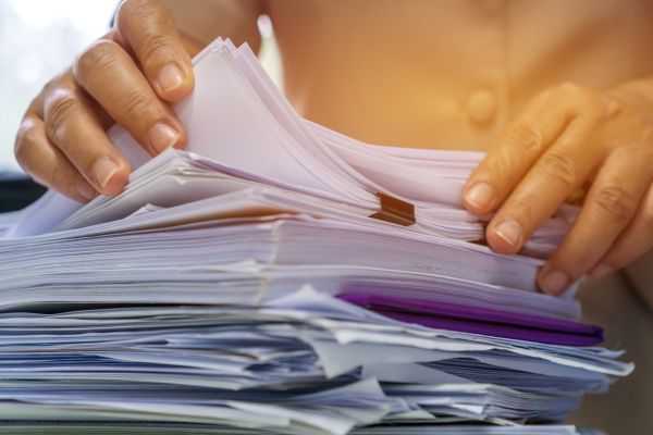 Ordonnances, factures, IRM... Combien de temps faut-il garder ses papiers santé ?