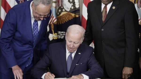 Etats-Unis : Joe Biden a promulgué son vaste plan d'investissement sur le climat et la santé