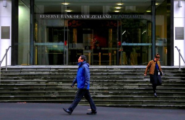 La banque centrale néo-zélandaise augmente ses taux de 50 points de base, signalant un rythme de resserrement agressif