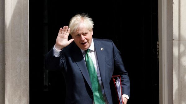 Royaume-Uni : alors que Boris Johnson est reparti en vacances, celle qui veut lui succéder estime que les Anglais devraient "bosser plus"