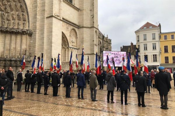 Les obsèques de Marie-Louise Fort, la maire de Sens, ont commencé dans l'Yonne