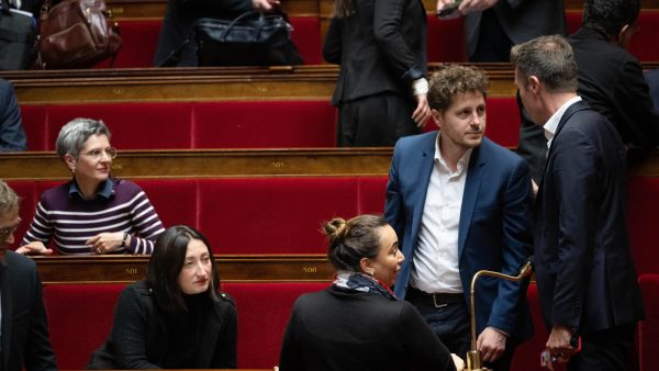 Accusations à l'encontre de Julien Bayou : faut-il créer une cellule d'écoute indépendante des partis ?