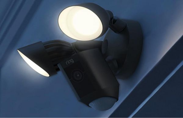 À -35 %, cette caméra avec sirène et projecteurs est idéale pour dissuader les intrus