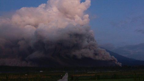Eruption du volcan Semeru en Indonésie, près de 2.000 personnes évacuées