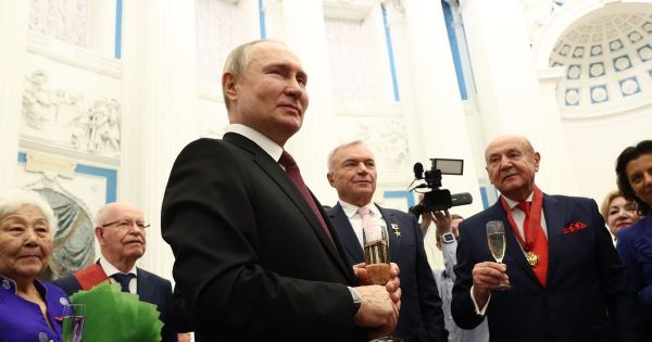 Fareed Zakaria : "S'il sent la défaite venir, Poutine cherchera une porte de sortie"