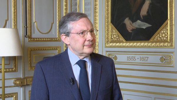 IVG dans la constitution : « Le gouvernement doit sortir du bois », appelle Philippe Bas