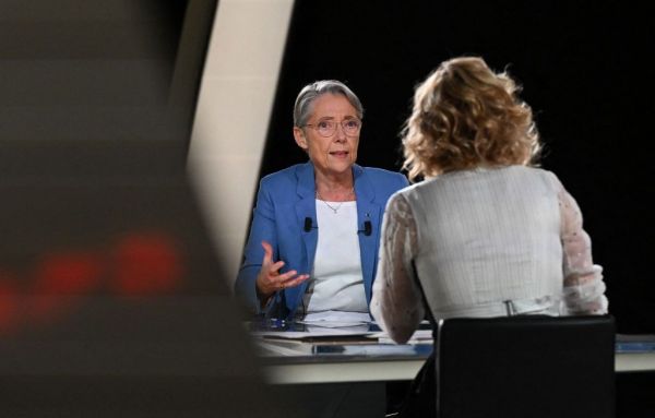 Réforme des retraites : « Ça n'est pas simple, mais indispensable »... Sur France 2, Elisabeth Borne persiste et signe