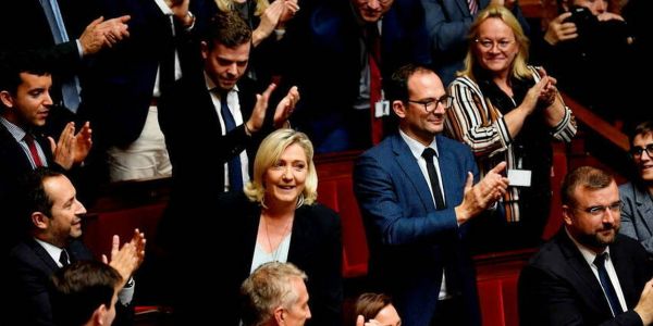 Retraites : Marine Le Pen dénonce des « manœuvres » d'intimidation