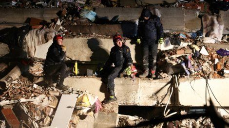 Plus de 5.000 morts dans le puissant séisme en Turquie et en Syrie