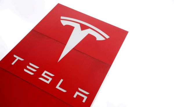 Tesla se tourne vers l'Asie pour résoudre ses problèmes de batterie