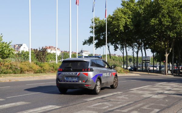 À Vénissieux, des policiers interviennent en plein milieu d'un vol 
