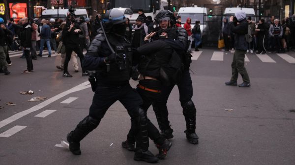 Manifestations du 23 mars : 457 interpellations et 441 policiers et gendarmes blessés
