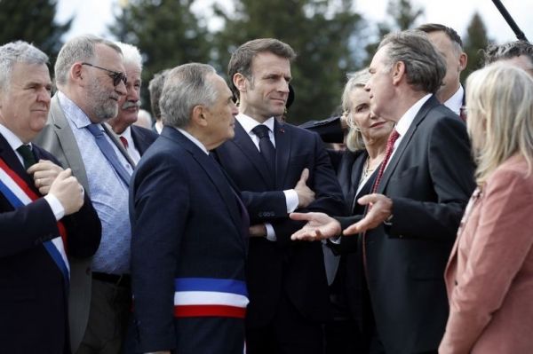 Macron à Savines-le-Lac : entre opération de com rodée et "coup d'épée dans l'eau" probable