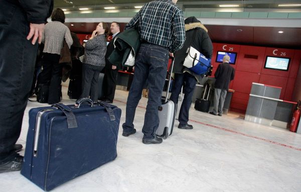 Aéroport d'Orly : Interpellation de 15 hommes qui emballaient illégalement les bagages des voyageurs