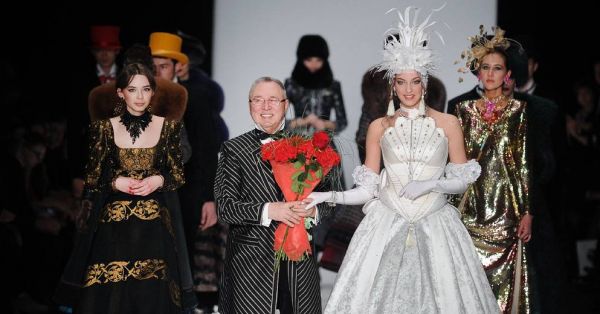 Le couturier russe Slava Zaïtsev, le "Dior rouge", est décédé à 85 ans
