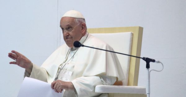 Religion. Le pape révèle avoir été hospitalisé pour une pneumonie fin mars et non une bronchite