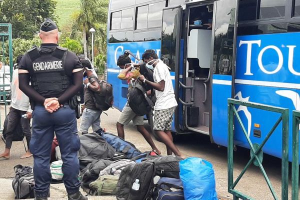 A La Réunion, un migrant sri-lankais renvoyé par charter vers son pays avant même son passage au tribunal