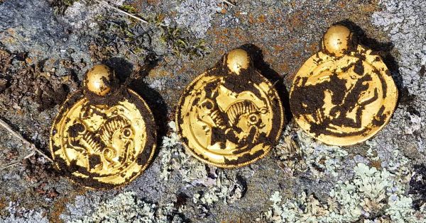 En Norvège, un amateur découvre par hasard au détecteur de métaux le plus grand trésor d’or du siècle