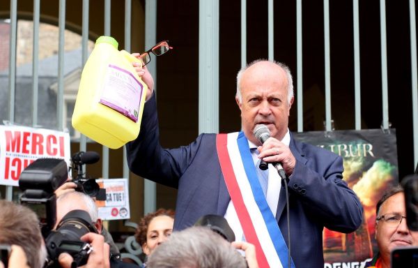 Glyphosate : L'ancien maire antipesticides s'emporte contre l'Europe