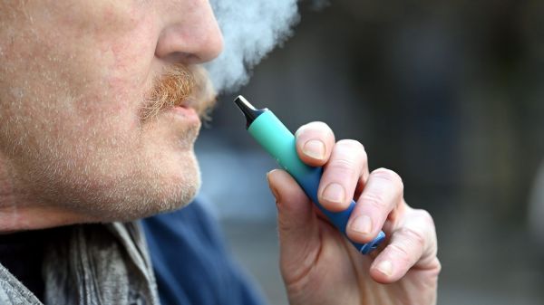 Interdiction des "Puffs" : l'Assemblée nationale adopte à l'unanimité une loi visant la fin des cigarettes électroniques jetables