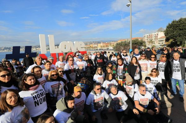 "Le silence au sujet des otages à Gaza est scandaleux": plus de 200 personnes se sont réunies à Nice ce dimanche