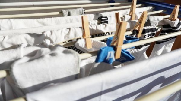 Comment sécher les vêtements à la maison en hiver sans sèche-linge