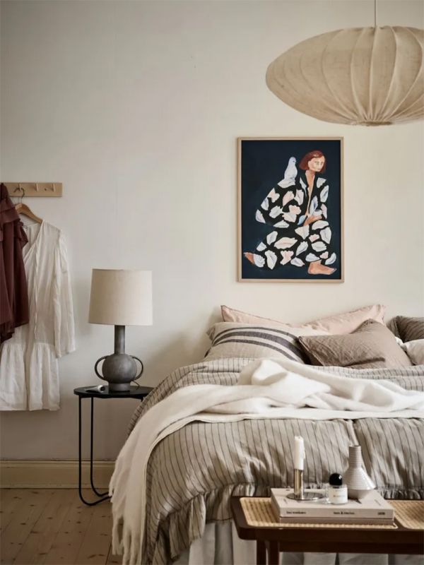 Rendre une chambre cosy avec des textiles*