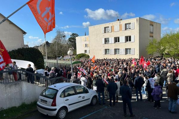 "Pas d'hôpital au rabais ! " 2500 personnes à nouveau mobilisées à Redon pour réclamer la construction d'un nouvel hôpital
