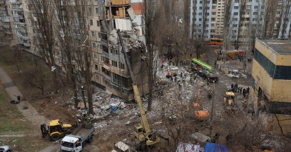 Une attaque de drone détruit un immeuble résidentiel d'Odessa