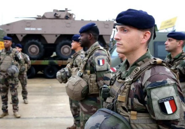Europe: les soldats et les jeunes fuient les armées