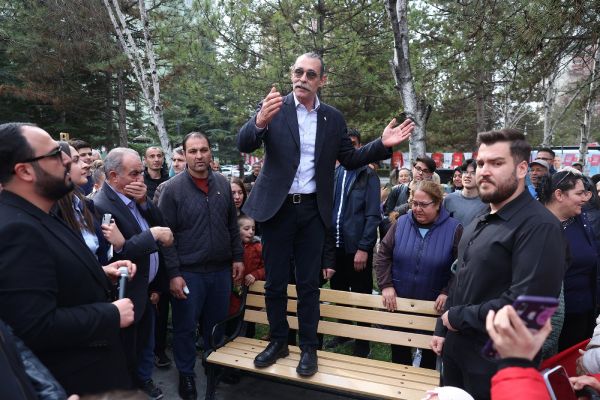 Turquie: commissaire populaire à l'écran, un acteur en campagne à Ankara
