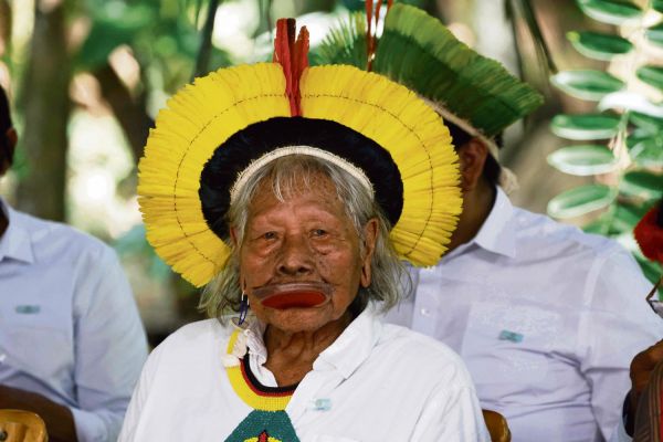 Raoni Metuktire, le leader autochtone décoré de la Légion d'honneur