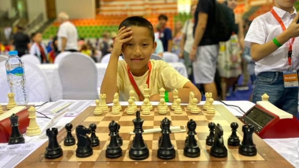 Ce garçon de 10 ans bat Magnus Carlsen, le champion du monde des Échecs