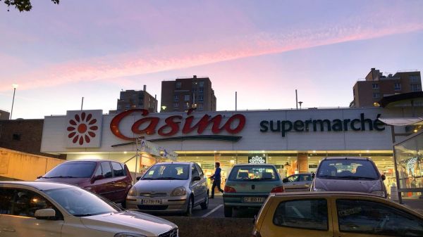 Le groupe Casino réclame à 900 salariés des avances sur salaire vieilles de trente ans
