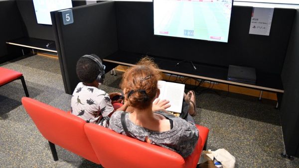 "Il faut arrêter de diaboliser les écrans" : à Montpellier, des médecins expliquent pourquoi ils sont aussi utiles aux enfants