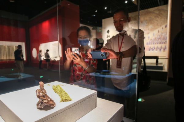 Ouverture au Henan d'une exposition d'objets arch�ologiques venus d'un mus�e luxembourgeois