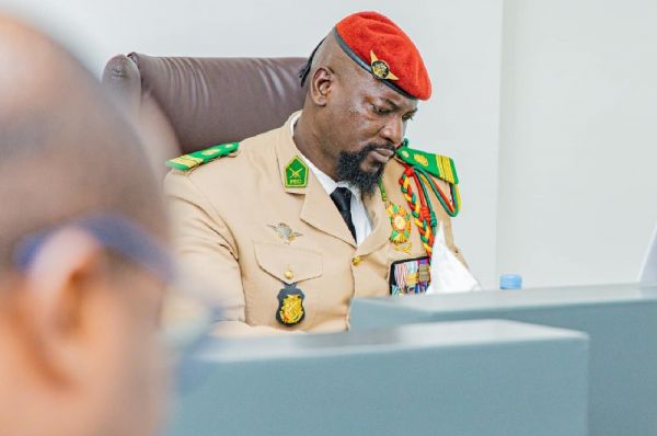 Guinée : Les conseils communaux dissous par le Général Doumbouya