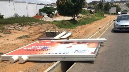Côte d'Ivoire : le gouvernement annonce une campagne de démantèlement de panneaux publicitaires irréguliers