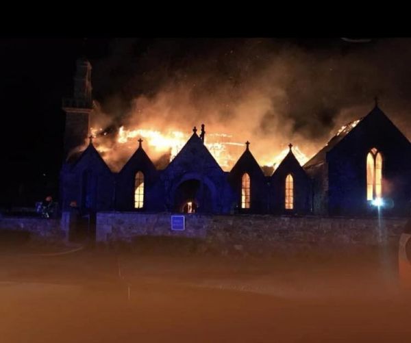 Bringolo (22). L’église ravagée par les flammes [Vidéo]