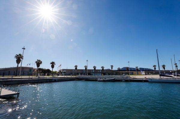 Dans les coulisses de la marina olympique qui accueillera les épreuves de voile cet été à Marseille