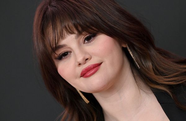 Selena Gomez craque pour cette coiffure bouffante des années 60