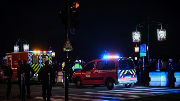 Attaque au couteau à Bordeaux: un mort et un blessé, l'assaillant tué par la police