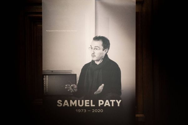 "Le Professeur" : la pièce qui raconte le courage et la solitude de Samuel Paty