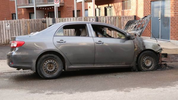 Une deuxième voiture brûlée à Québec en six jours