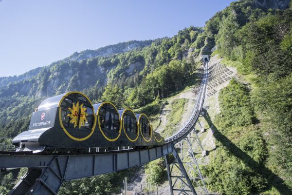 La Suisse des records du monde: du chemin de fer le plus escarpé au plus grand igloo