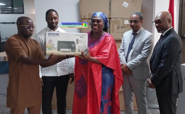 Conakry : ANSUTEN offre des matériels informatiques à ENSAC et à la radio rurale de Guinée