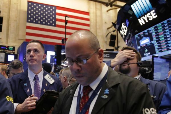 Point marchés-Wall Street en baisse, entre doutes sur les taux et résultats mitigés