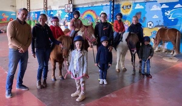 Morlaàs : des poneys à l'école Saint-Joseph